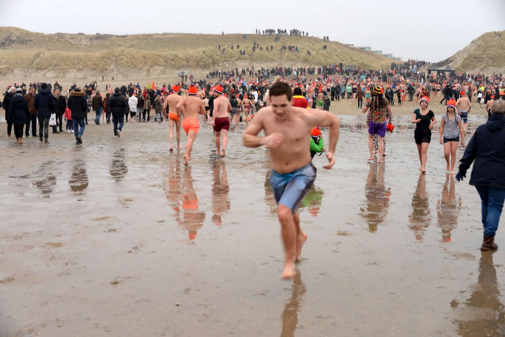 ../Images/Nieuwjaarsduik Nederzandt 2020 138.jpg